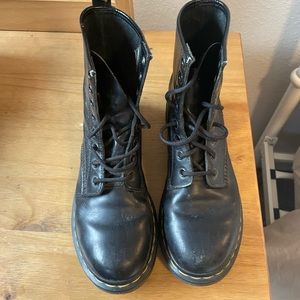Dr Martens  combat boot women’s size 8